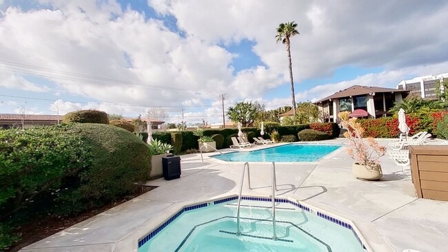 Building Photo - 583 N Tustin Ave Unit C