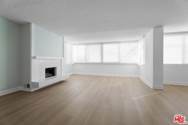 Photo - 930 3rd St Unit 107