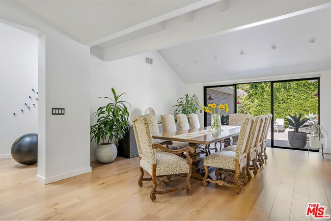 Photo - 521 Loring Ave