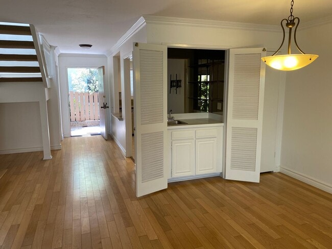 Photo - Spacious and Renovated Santa Monica Townho... Unit 4