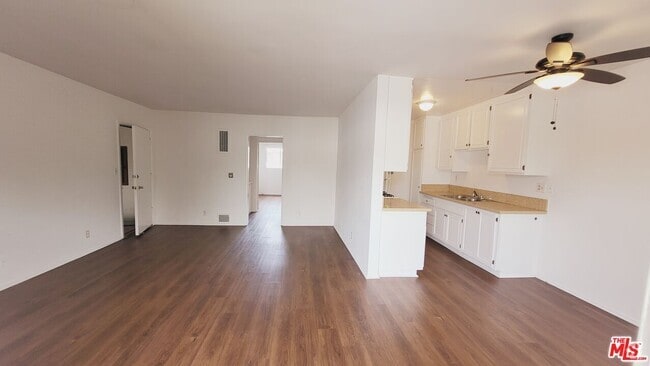Building Photo - 818 7th St Unit 8 Rental