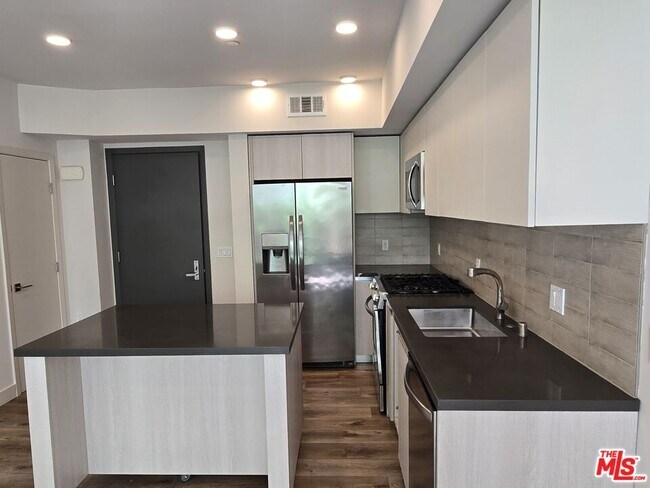 Photo - 740 Ridgeley Dr Unit 204