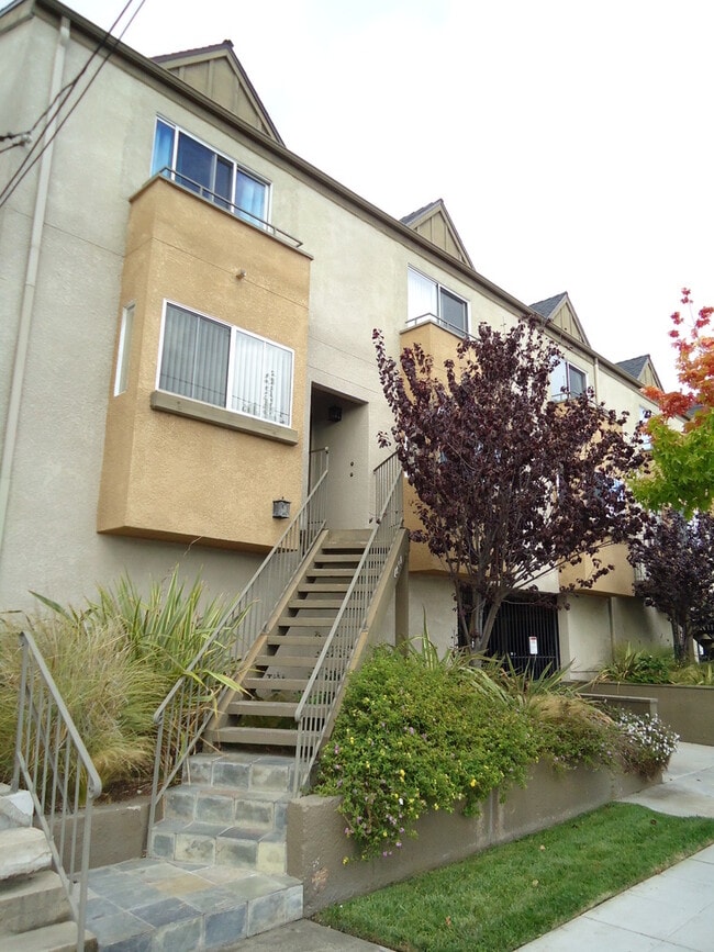 Building Photo - 2652 A St