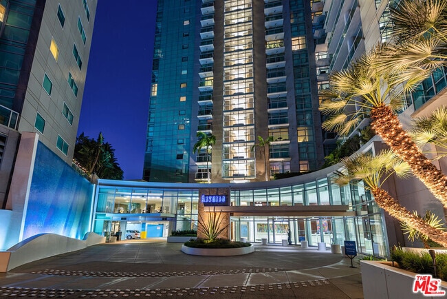 Building Photo - 13700 Marina Pointe Dr Unit 509 Rental
