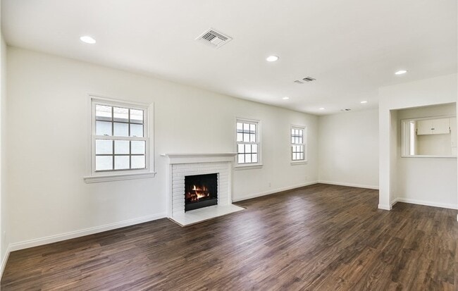 Photo - 6434 Densmore Ave