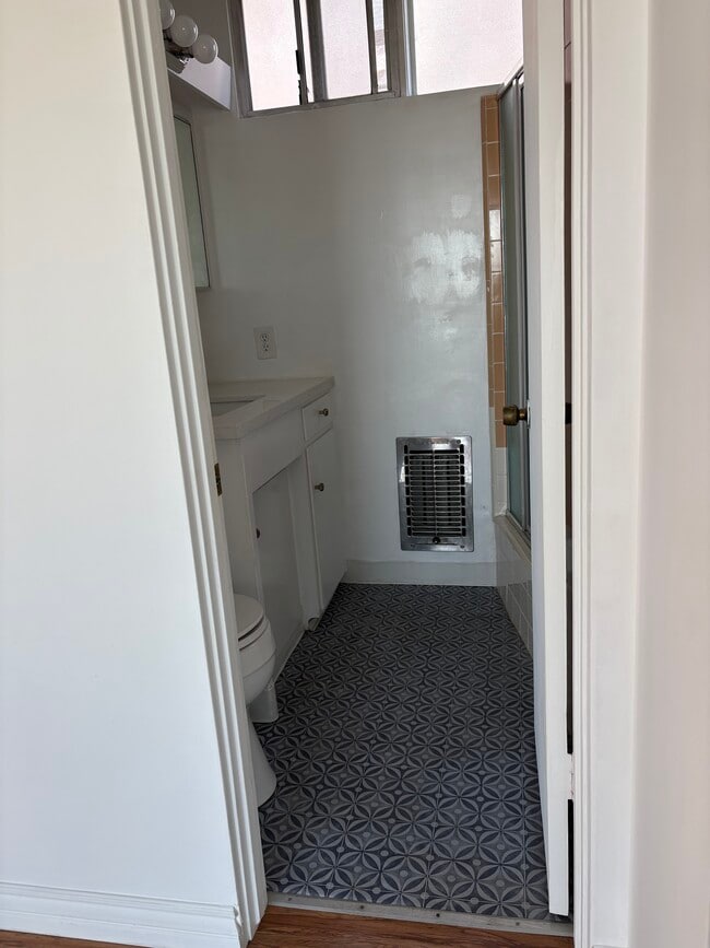 Photo - 230 39th St Unit #H