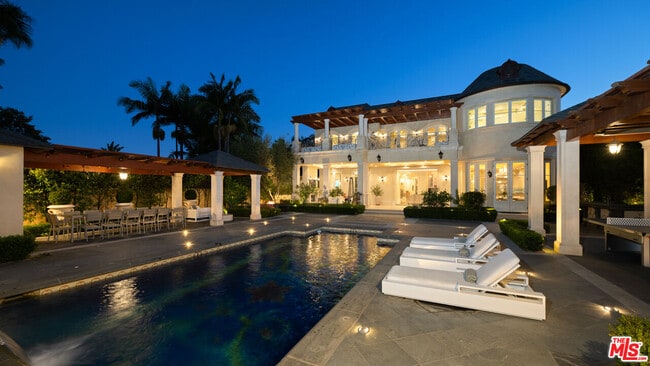 Photo - 718 N Rodeo Dr