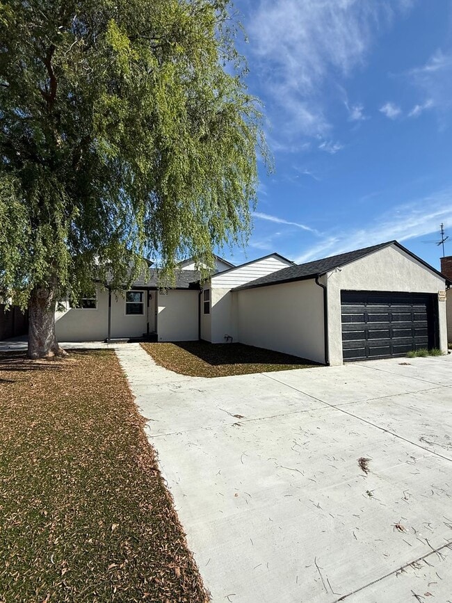 Building Photo - Omelveny Properties Unit 10214