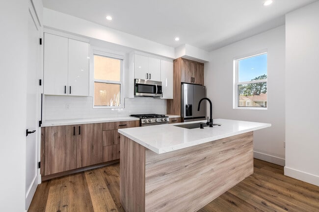 Photo - 5042 Laurel Canyon Blvd Townhome