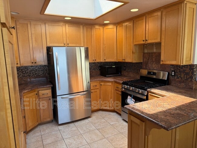 Photo - 2155 Montclair St