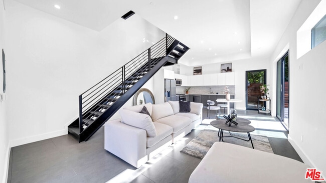 Photo - 1123 N Formosa Ave Unit 3