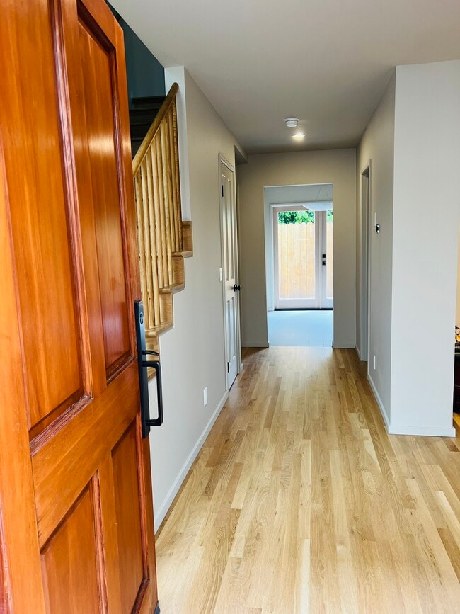 Front Door - 1034 18th St Unit 4