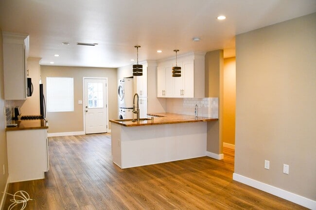 Photo - Orange (874-826) North Unit Orange (874) North