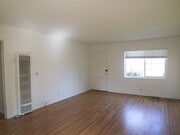 Photo - Great home with gorgeous hardwood floors!!