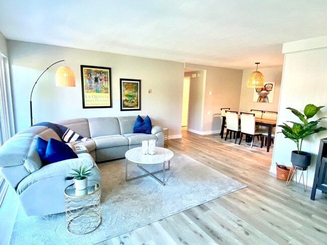 Building Photo - 560 Avenida Sevilla Unit P