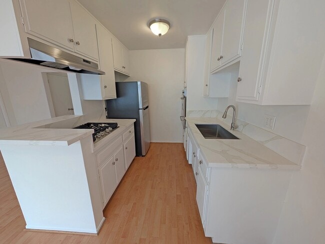 Photo - 3365 Keystone Av Unit 1