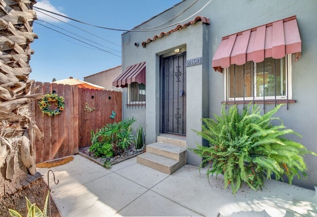 Building Photo - 2492 Pasadena Ave