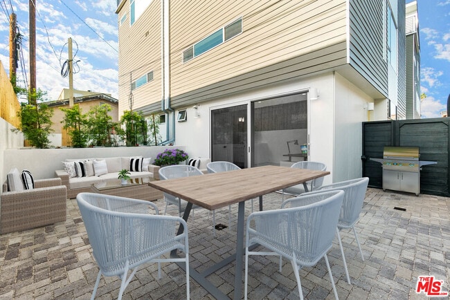 Photo - 423 S Wilton Pl Unit 423 1/2