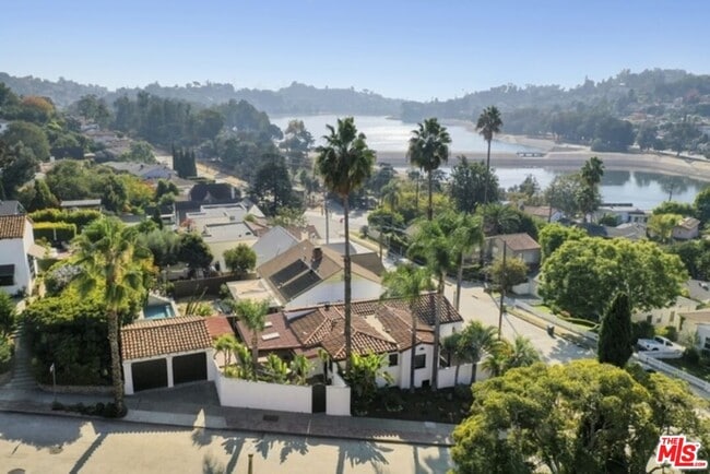 Building Photo - 2634 Lakewood Ave N