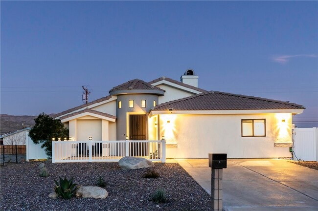 Building Photo - 13416 Cholla Dr