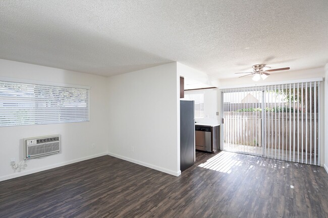 Building Photo - Chula Vista: Large One Bedroom in Gated Co... Unit 3B Rental