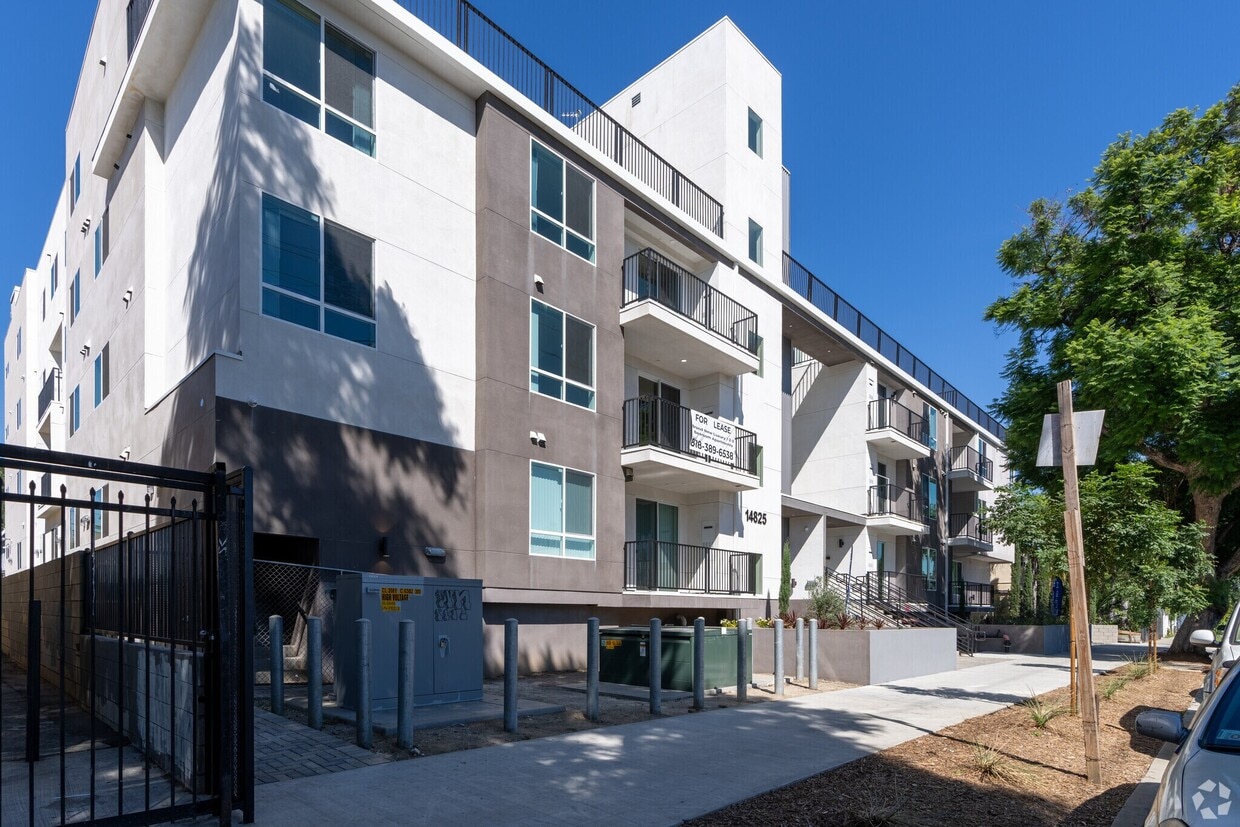 Floor Plan - 2 Beds, 2 Baths