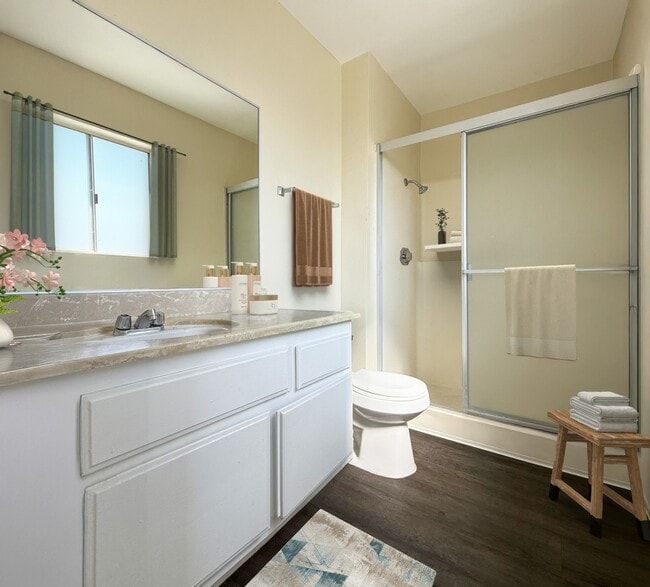 Photo - Villa Tarzana Apartments