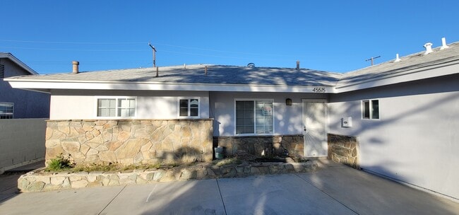 Photo - 45515 3rd St E House