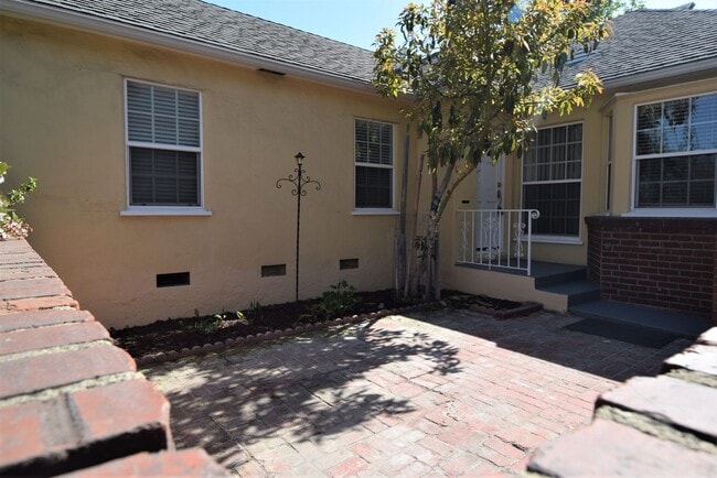 Photo - 721 N Hollywood Way Unit 721