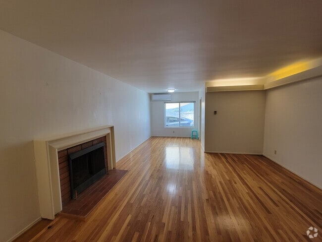 Building Photo - 1181 Langley Way Rental