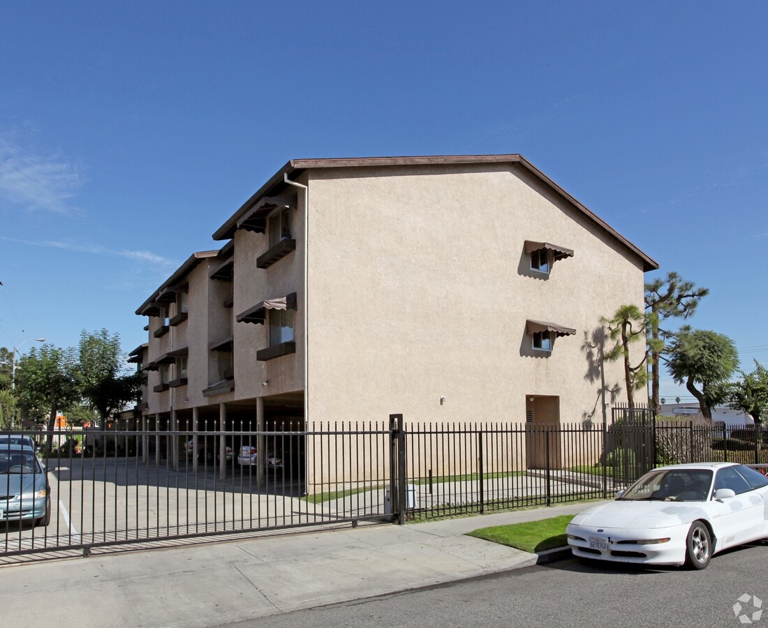 Photo - Pine Place Apts