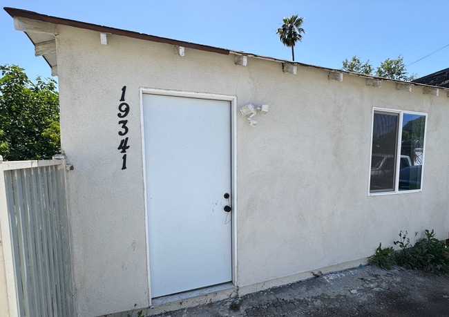 Building Photo - 19339 Vanowen St