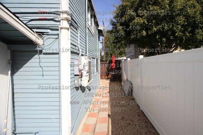 Photo - 136 1/2 N Yale Ave-