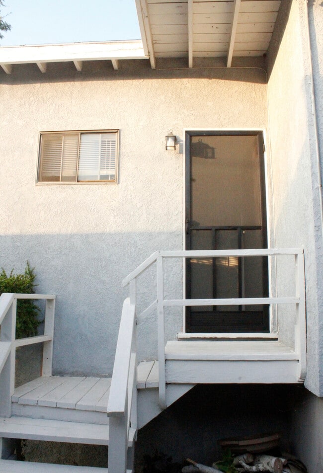 Building Photo - 4806 Nob Hill Dr Unit 4806 Nob HIll Drive