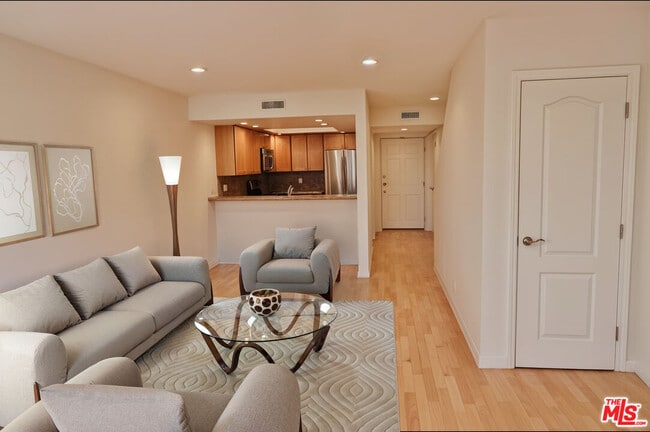 Building Photo - 328 Culver Blvd Unit D