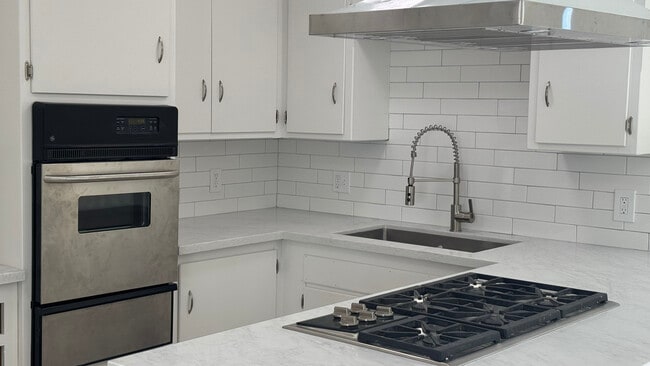 Kitchen - 716 Glenway Dr Unit 1