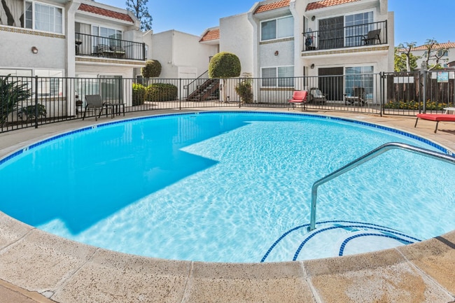 Building Photo - 1499 Broadway