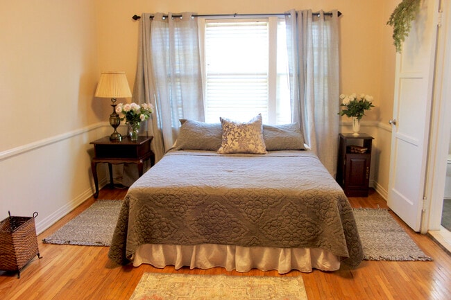 Building Photo - 1818 Hi Point St