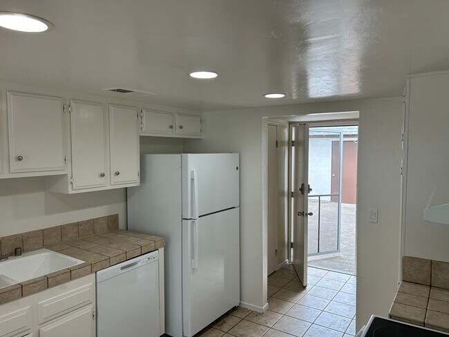 Photo - 3 Bedroom Home Near UCSD, UTC Mall, and Be...