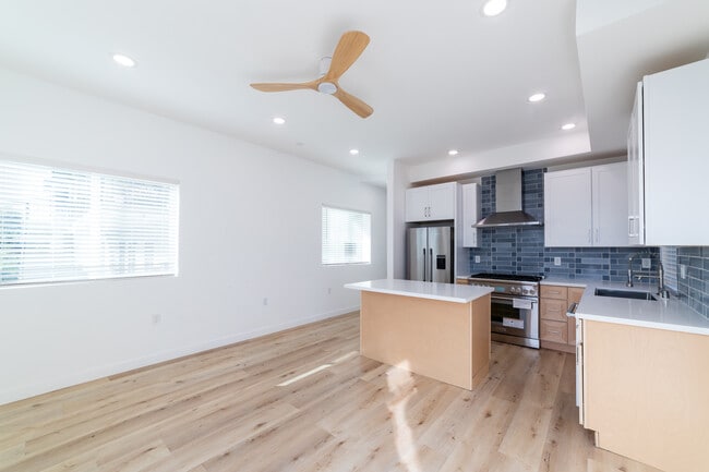 Photo - 4369 Rosewood Ave