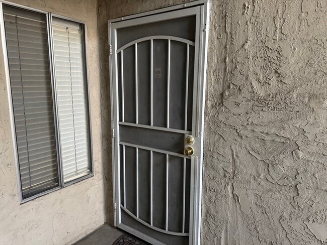 Photo - 12716 Lakeshore Dr Unit APT C