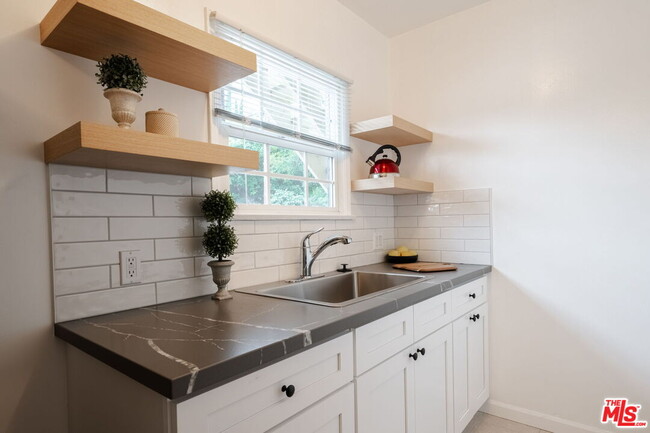 Photo - 823 Highland Ave Unit 2