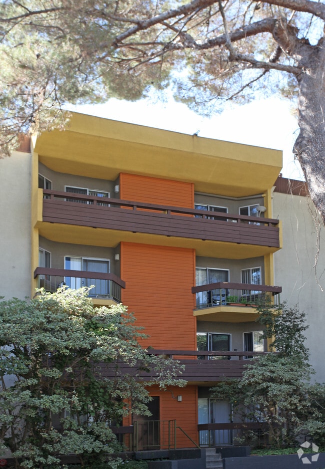 Kelton Towers Apartments - Kelton Towers Apartments