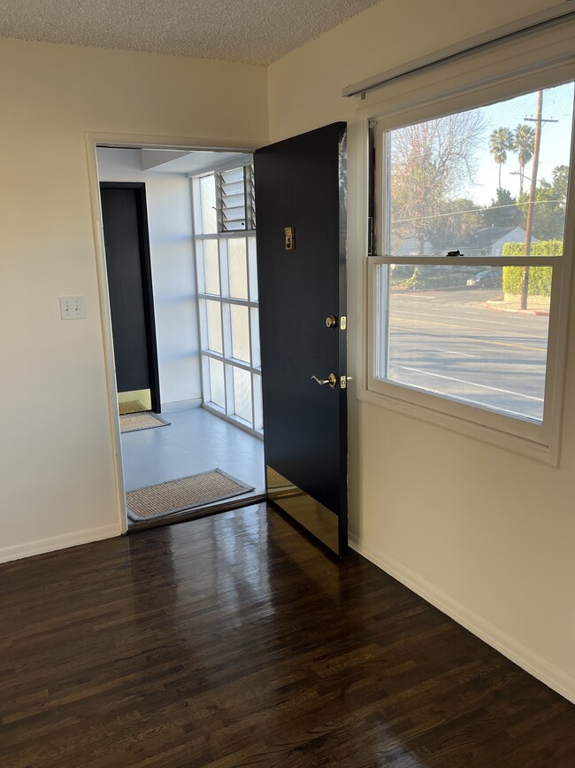 Photo - 13744 Burbank Blvd Unit B