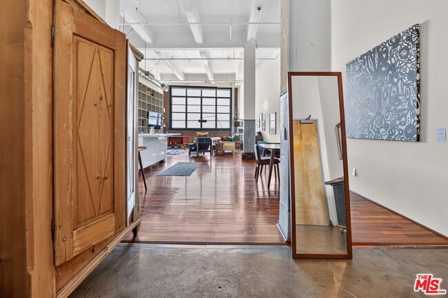 Photo - 1850 Industrial St Unit 606