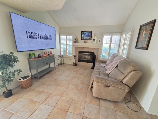 Photo - 740 Edgewater Dr