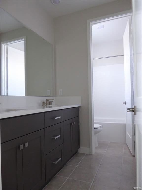 Building Photo - 652 Athos