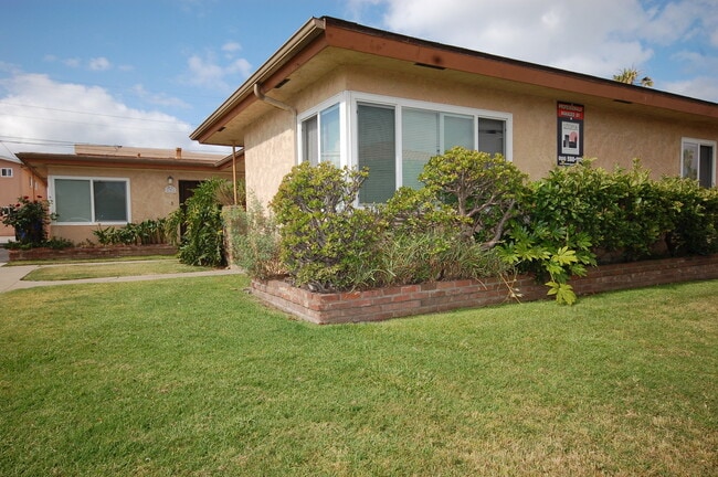 Building Photo - Imperial Beach Living at its Best! Unit 129