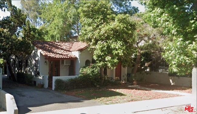 Building Photo - 4448 Avocado St Unit 4448 1/2 Rental
