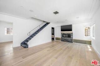 Photo - 107 Flores St